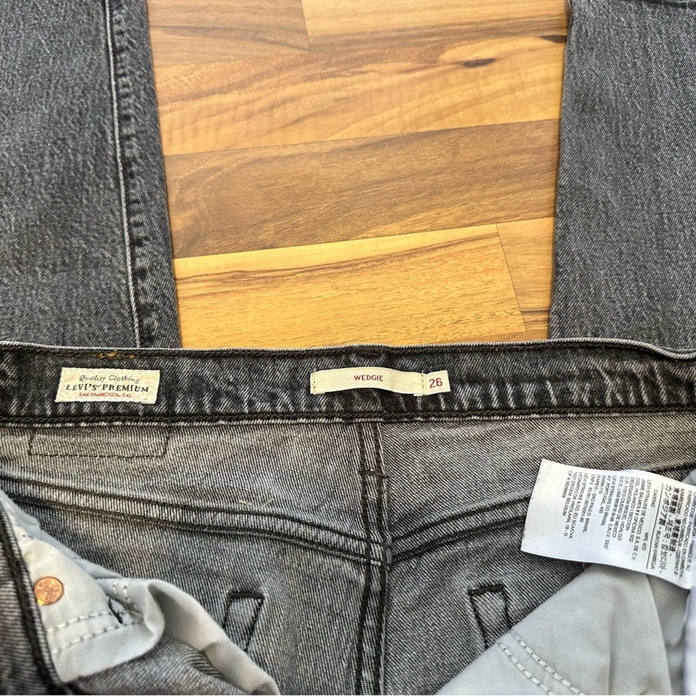 Levi's Women's Wedgie icon Fit Grey High Rise Button Fly Ankle length - Picture 12 of 15